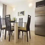 Paradise アパート トロギール