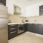 Paradise アパート トロギール