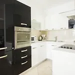 Paradise アパート トロギール