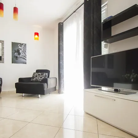 Apartment Paradise *