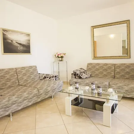 Paradise Apartment *