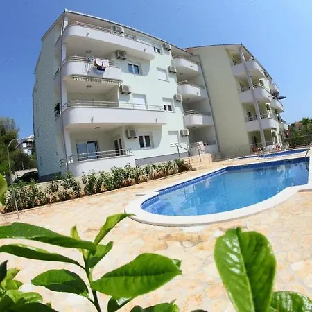 Apartment Paradise *