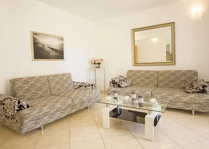 Paradise Apartment *